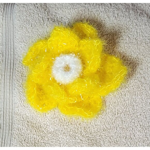Yellow and White Flower Scrubby - Picture 1 of 8